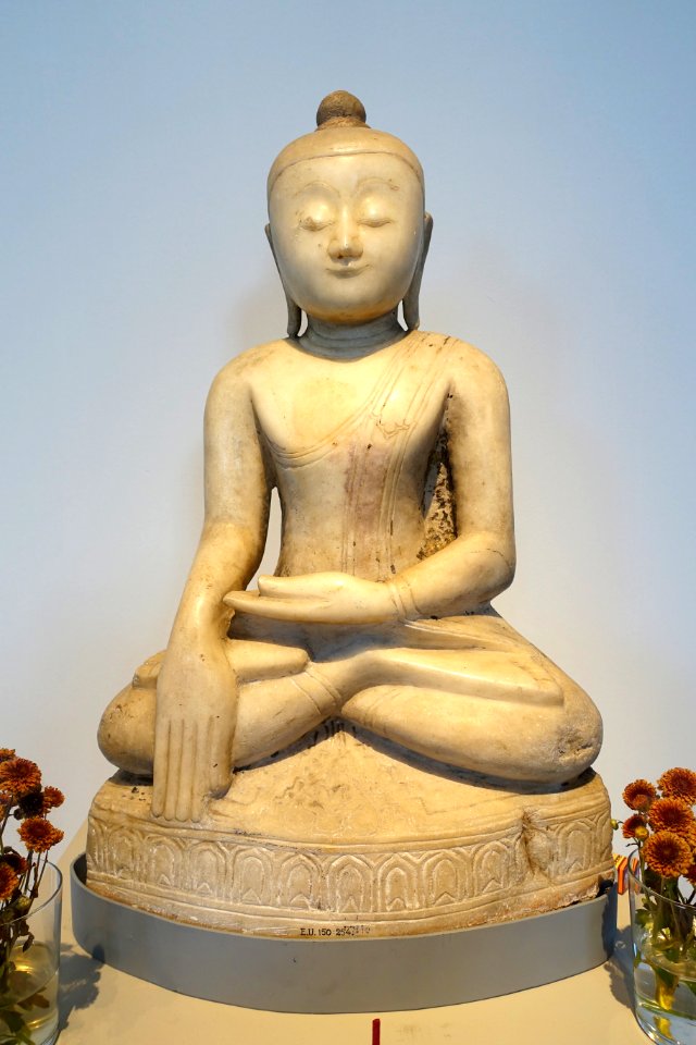 Shakyamuni Buddha, Burma, Ave period, 17th century AD, alabaster with traces of pigments and gilding - Östasiatiska museet, Stockholm - DSC09289