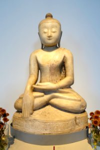 Shakyamuni Buddha, Burma, Ave period, 17th century AD, alabaster with traces of pigments and gilding - Östasiatiska museet, Stockholm - DSC09289