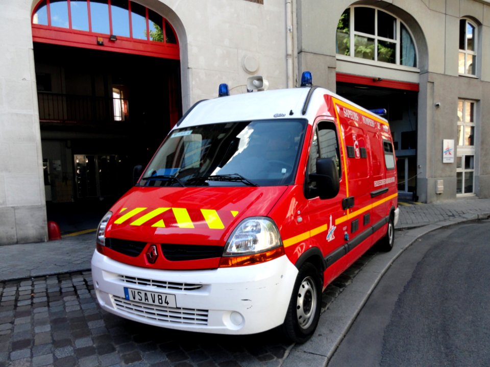 Renault Master of the Sappeurs et Pompiers de Paris pic1