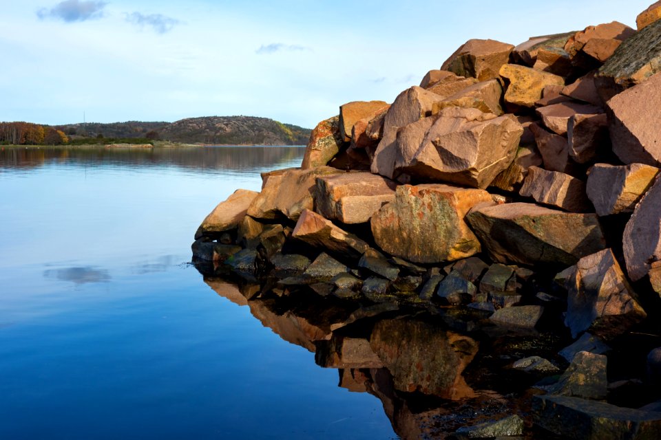 Red granite rocks at Govik, Brofjorden