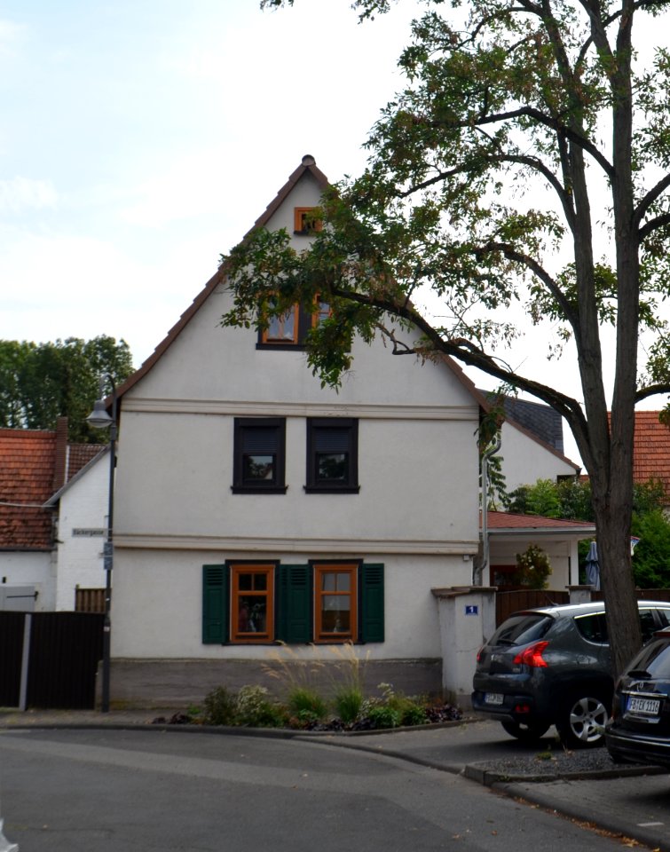 Rendel, Lindenplatz 1 (1)