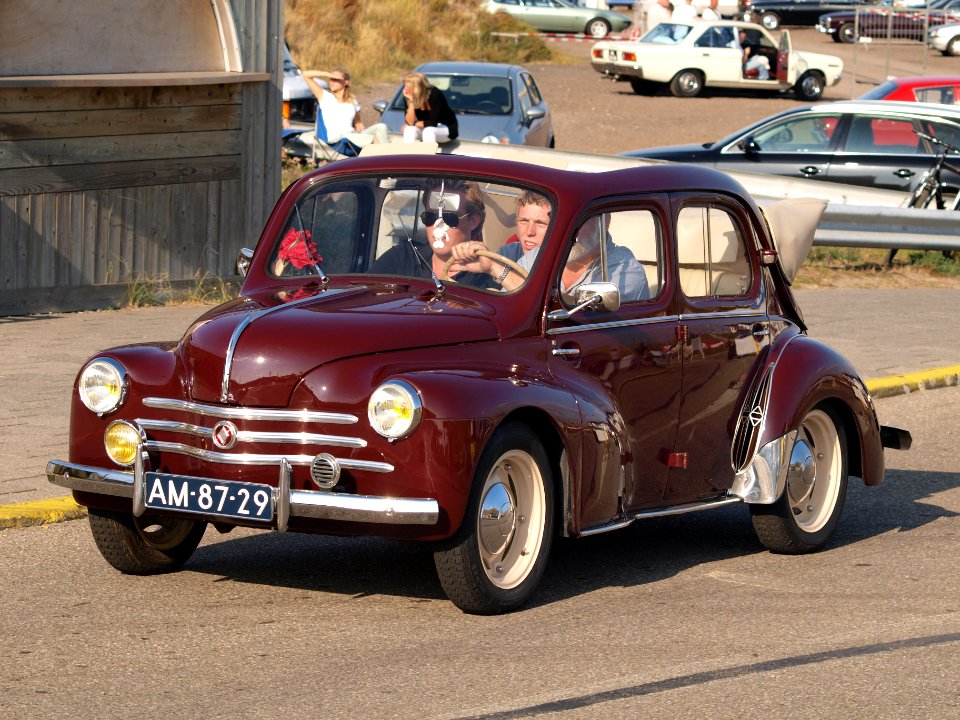 Renault 4CV dutch licence registration AM-87-29 pic2