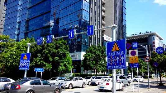 Reversible lane at Kejinan 10th Rd, Shenzhen