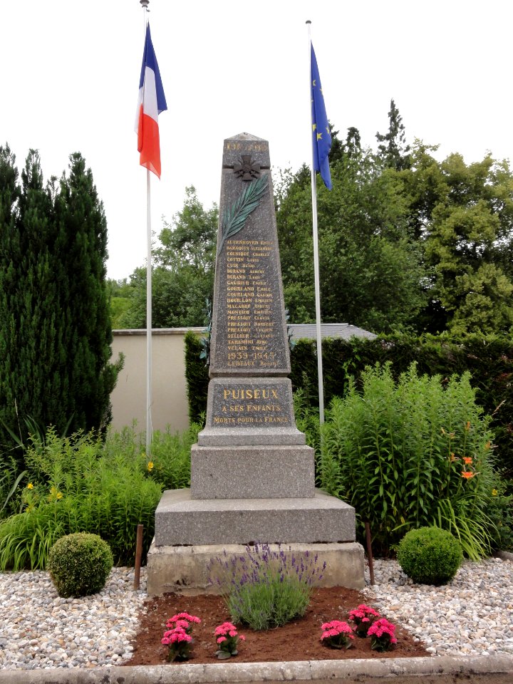 Puiseux-en-Retz (Aisne) monument aux morts