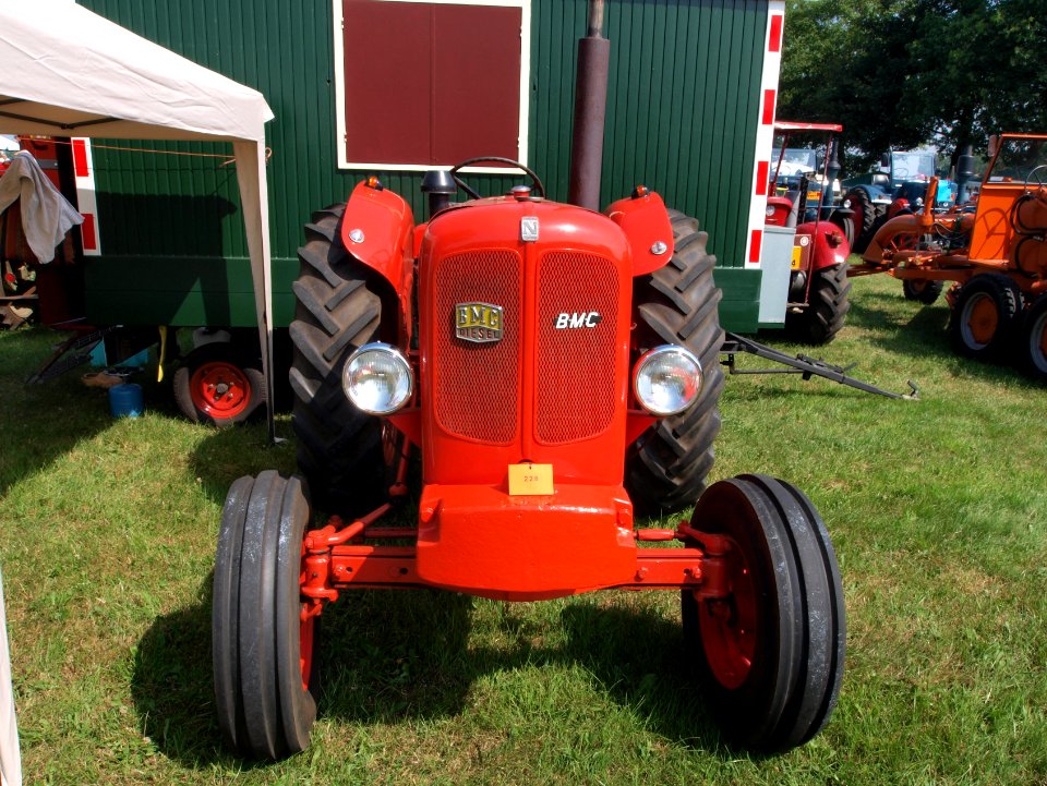 Red Nuffield BMC 10slah60 pic3