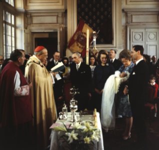 Prins Carlos Jr. Bernardo wordt gedoopt in kerk te Lignieres, Frankrijk, door Ka, Bestanddeelnr 254-8608