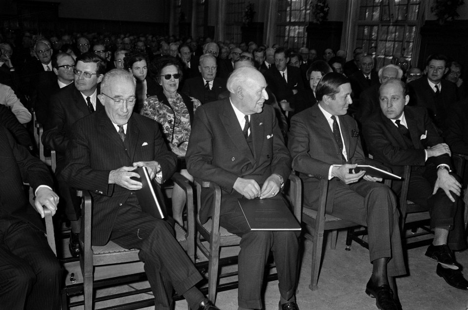 Prins Claus en minister Polak waren eregasten bij Broederschap van Candidaat Not, Bestanddeelnr 923-1303