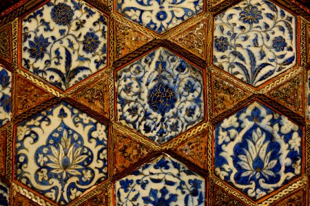Revetment tiles, Syria, 15th century AD, with French frame from 20th century AD, underglaze-painted fritware, view 2 - Aga Khan Museum - Toronto, Canada - DSC06559