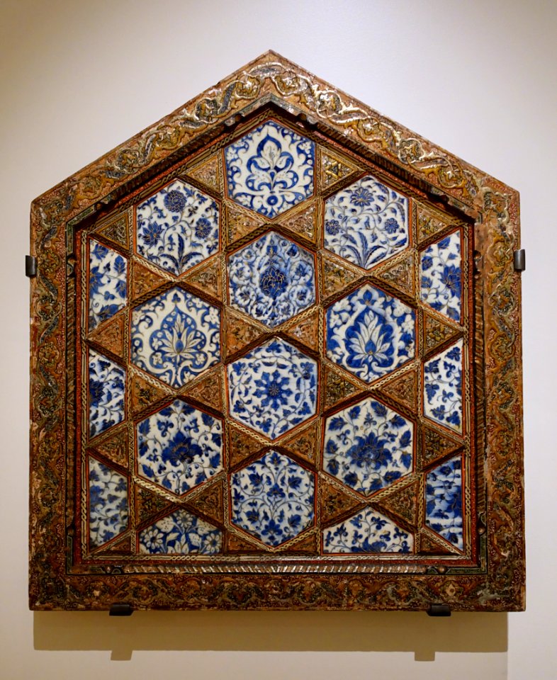 Revetment tiles, Syria, 15th century AD, with French frame from 20th century AD, underglaze-painted fritware, view 1 - Aga Khan Museum - Toronto, Canada - DSC06554
