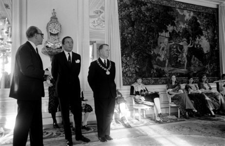 Prins Claus opent het gerestaureerde Slot Zeist te Zeist. Bezichtiging Slot, 15., Bestanddeelnr 922-8504