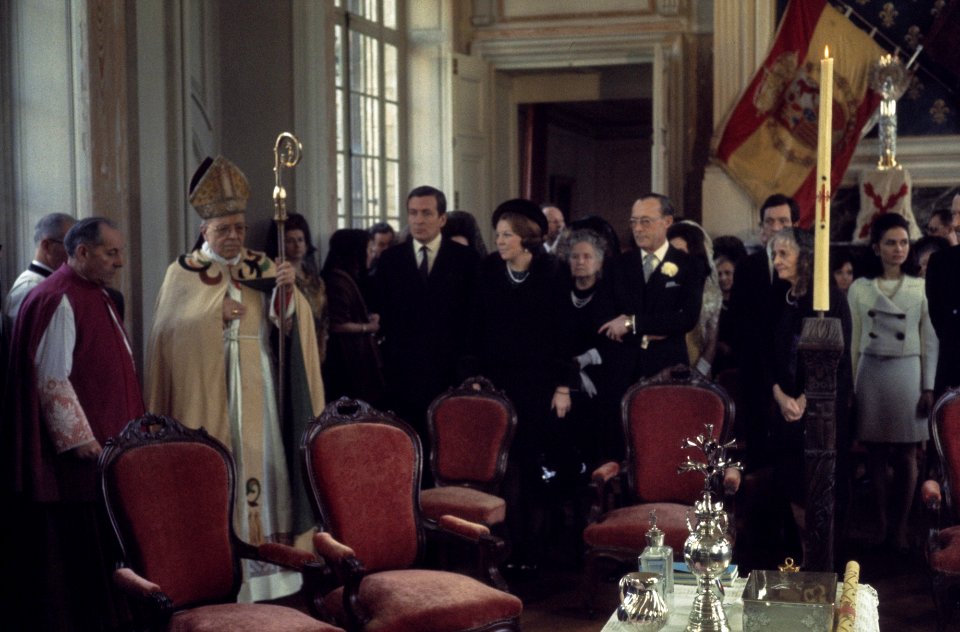 Prins Carlos Jr. Bernardo wordt gedoopt in kerk te Lignieres, Frankrijk, door Ka, Bestanddeelnr 254-8599