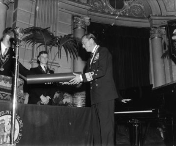 Prins Bernhard tot erelid van Studentencorps van de Vrije Universiteit benoemd, Bestanddeelnr 902-1945