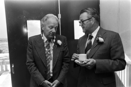 Prins Claus opent drinkwaterbedrijf in Driemond, vlnr Commissaris van de Koni, Bestanddeelnr 928-7612