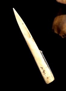 Projectile point, Ludwigsburg, Schlosslesfeld, Kreis Ludwigsburg, 4100-3800 BC, animal bone - Landesmuseum Württemberg - Stuttgart, Germany - DSC02735