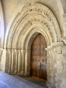 Puente la Reina - Iglesia del Crucifijo, portada 2