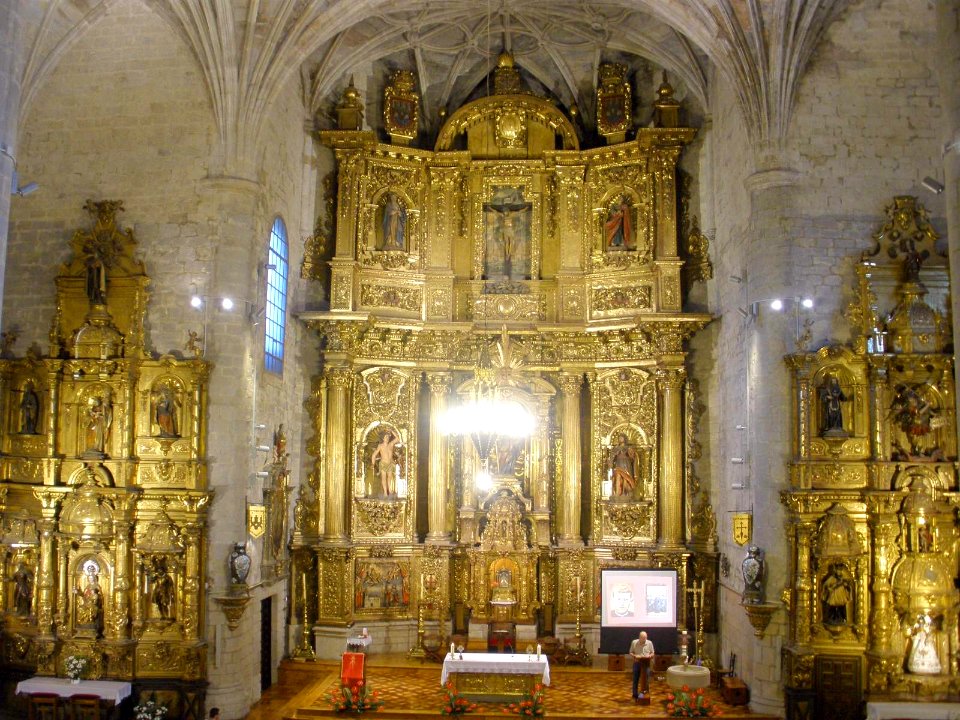 Puente la Reina - Iglesia de Santiago, interior 03