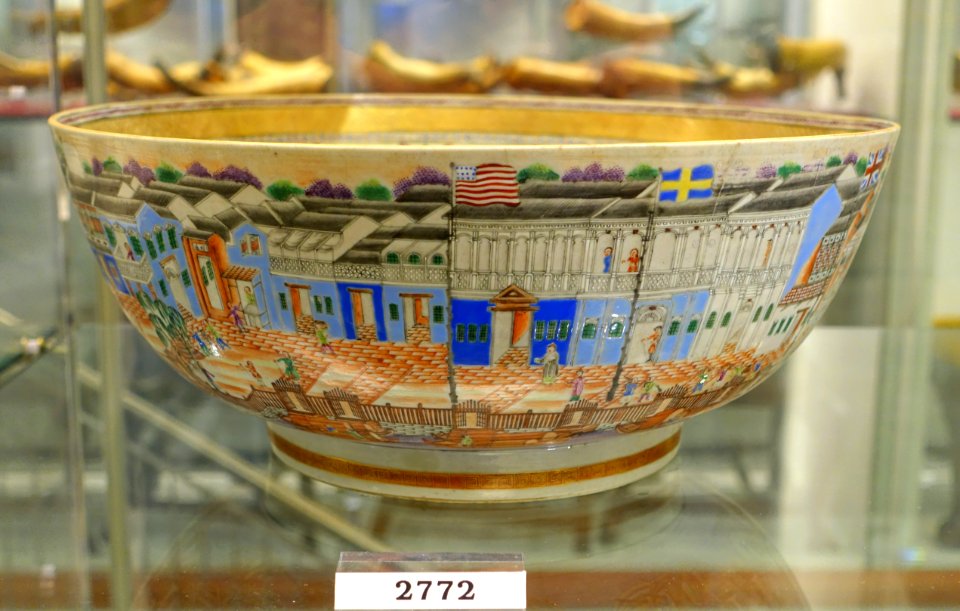 Punch bowl with hongs, China, 1788-1789, hard paste porcelain, overglaze enamels, gilt, HD 2772 - Flynt Center of Early New England Life - Deerfield, Massachusetts - DSC04822