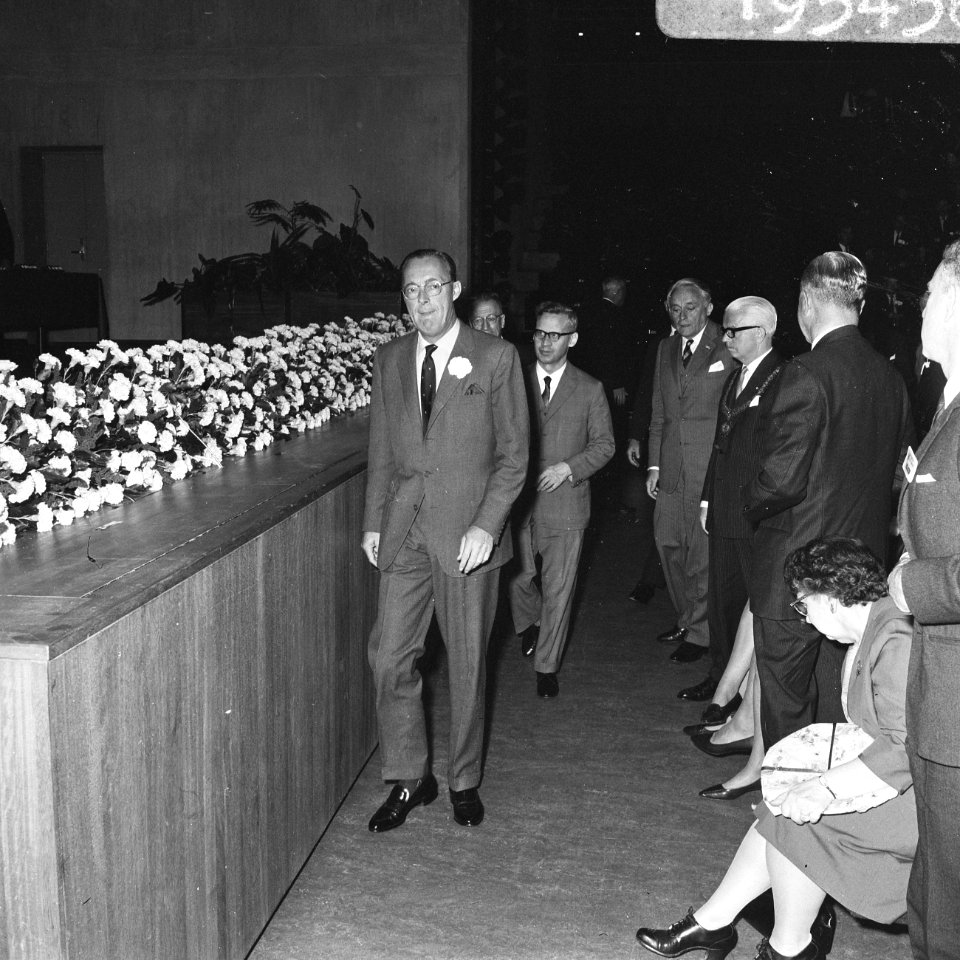 Prins Bernhard sprak openingsrede op congres IIW te Delft, Bestanddeelnr 919-3436