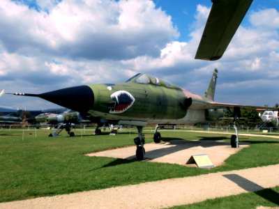 Republic F-105 Thunderchief USAF 24417 pic3