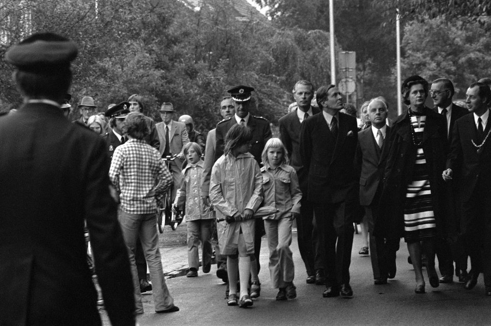 Prins Claus brengt bezoek aan Hoogeveen tgv 350 jarig bestaan van deze stad, Bestanddeelnr 928-1473