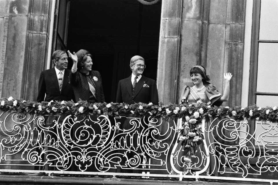 Prins Claus , koningin Beatrix , Pieter van Vollenhoven en prinses Margriet op h, Bestanddeelnr 932-3351
