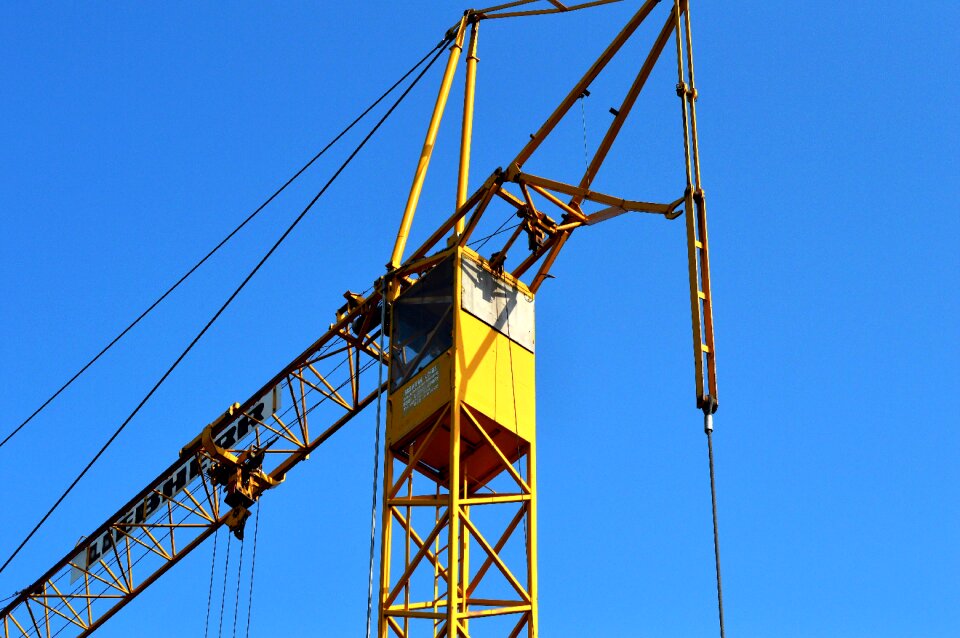 Crane arm lift loads construction work