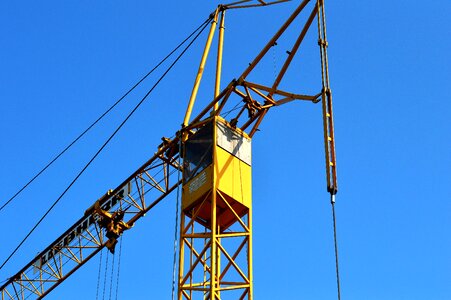 Crane arm lift loads construction work