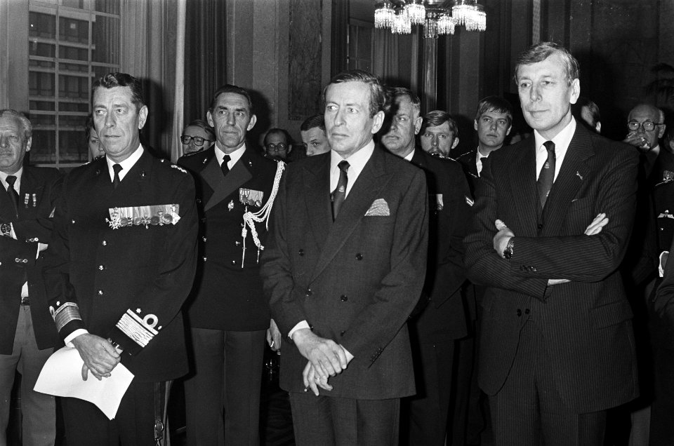 Prins Claus heeft zaterdag in Rotterdam een defile afgenomen van het Korps Marin, Bestanddeelnr 931-2034