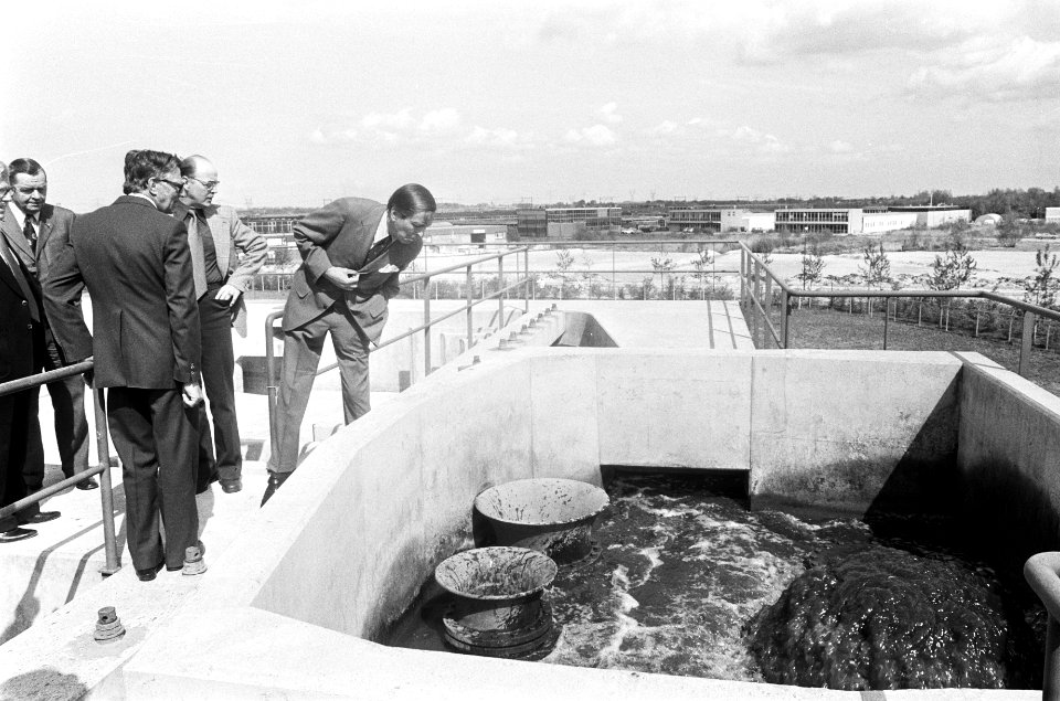 Prins Claus bekijkt de zuiveringsinstallatie, Bestanddeelnr 927-9222