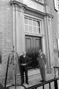Prins Claus opent restaurant Gemeenlandshuis van Amstelland in Amsterdam Prins , Bestanddeelnr 927-1977