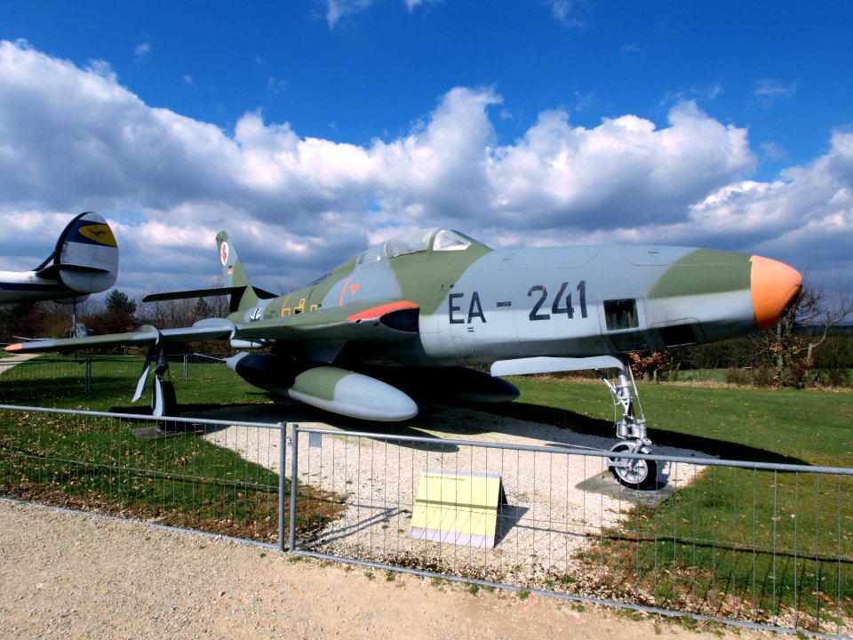 Republic RF-84 F Thunderflash pic2