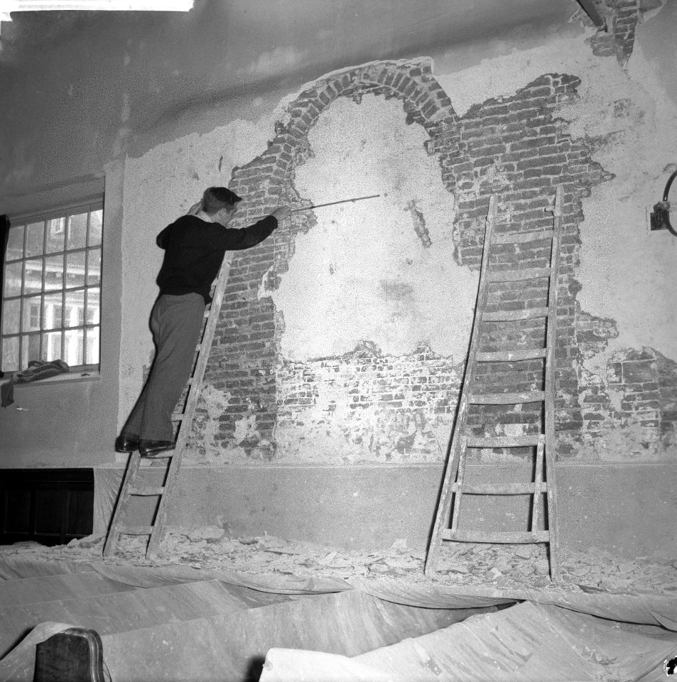 Restauratie Engelse kerk aan Begijnhof. Opdracht Trouw, Bestanddeelnr 913-1044