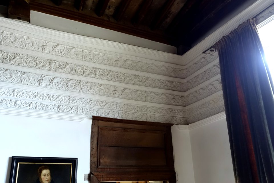 Renaissance frieze - Great Chamber, Haddon Hall - Bakewell, Derbyshire, England - DSC02674