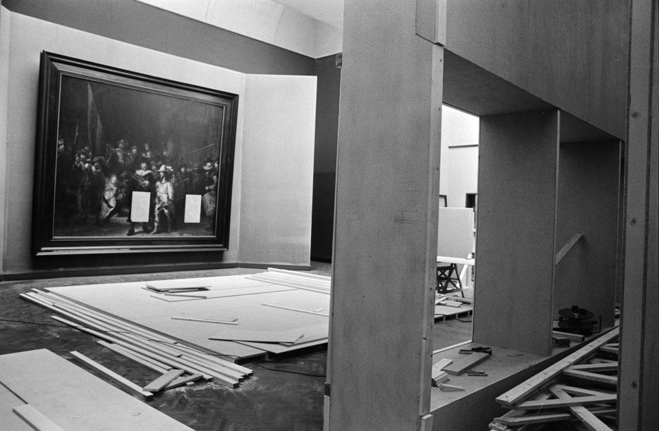 Restauratie Nachtwacht wand met glas waardoor publiek restauratiewerkzaamheden , Bestanddeelnr 934-6601