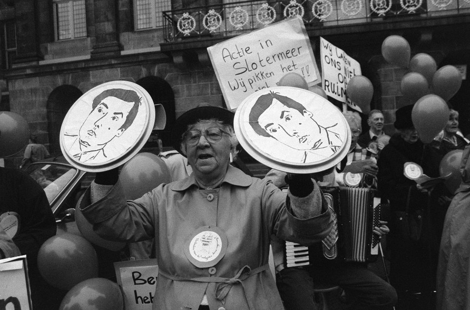 Protestbijeenkomst bejaarden in Amsterdam tegen bezuinigingen op bejaardenbeleid, Bestanddeelnr 933-7754