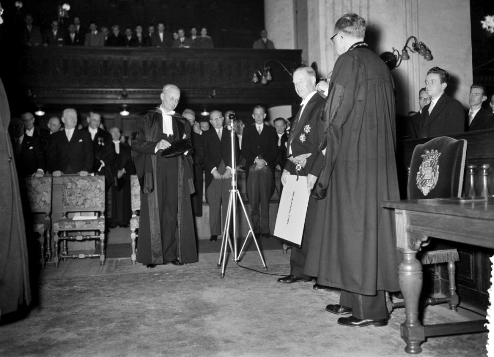 Promotie tot doctor honoris causa in de letteren en wijsbegeerte van jhr.dr. mr., Bestanddeelnr 908-4155