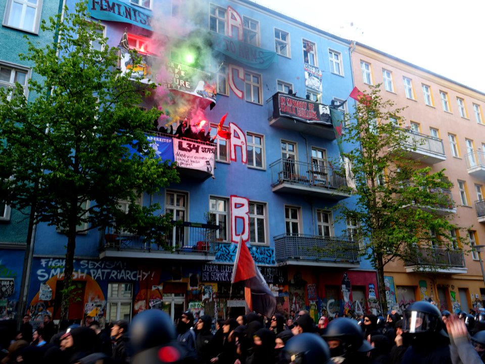 Protest at houses next to the revolutionary 1st may demonstration Berlin 2019 26