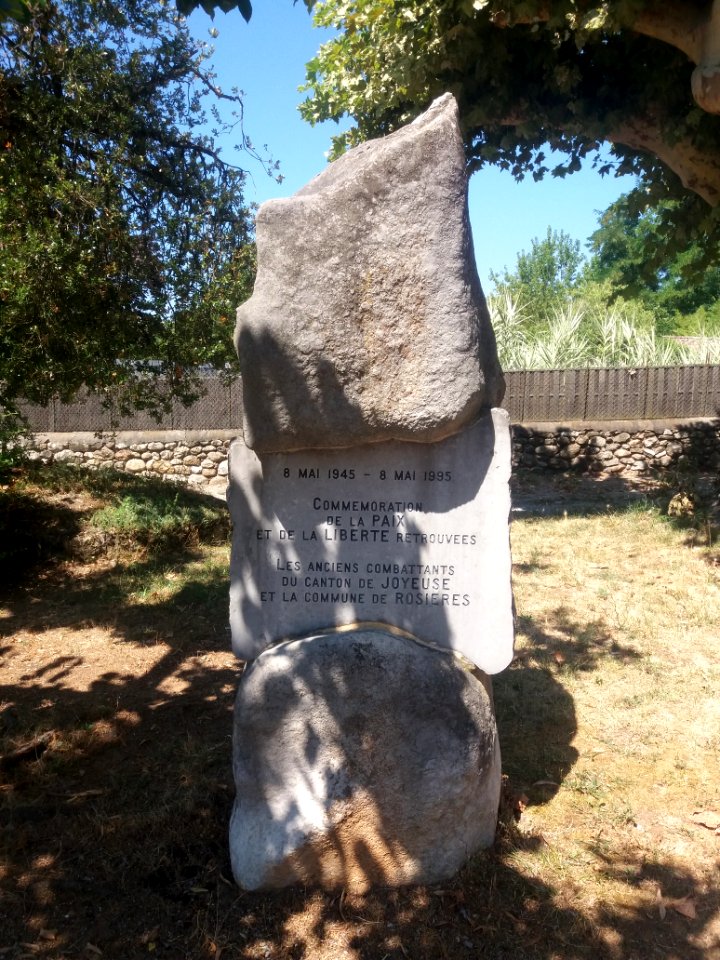 Rosières (Ardèche) - Pierre de commémoration de la paix et de la liberté