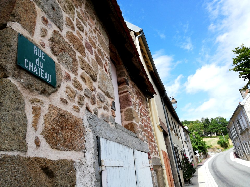 Rue du château bellegarde en marche