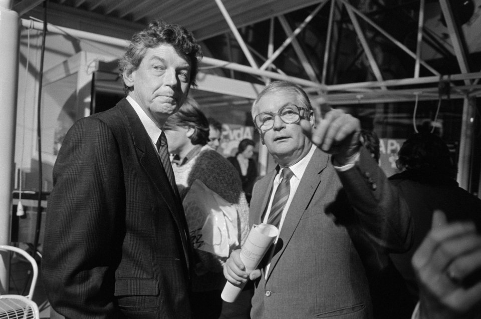 Provinciale Statenverkiezingen 1987 Wim Kok (l) en Wim Meijer volgen uitslagen , Bestanddeelnr 933-9240