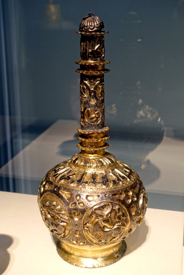 Rosewater bottle, Iran, 12th century, silver with gold and niello - Freer Gallery of Art - DSC04655