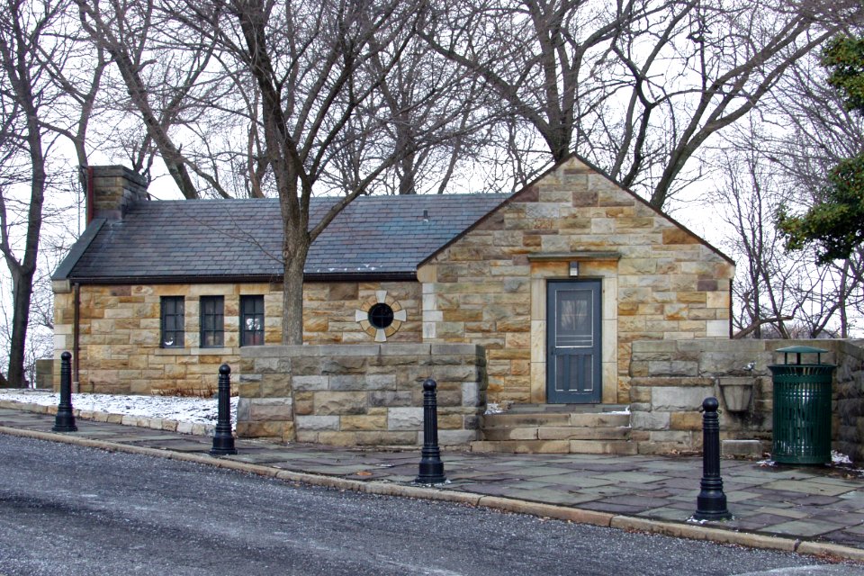 Riverview Park Visitor Center, 2015-01-05, 01