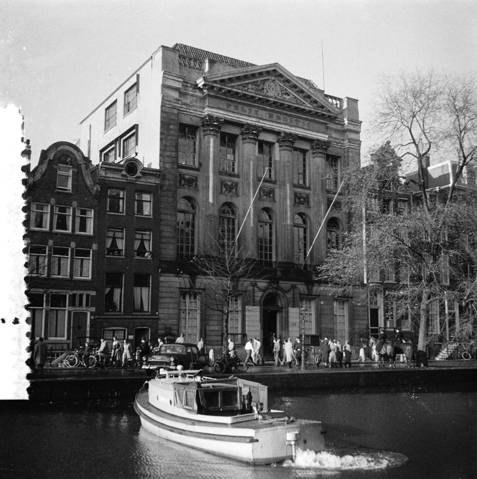 Relletjes op de Keizersgracht bij het redactiekantoor van De Waarheid in het geb, Bestanddeelnr 908-1256