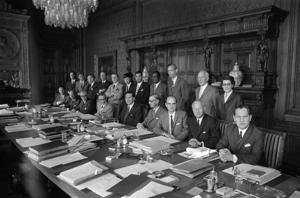 Rijksministerraad bijeen met nieuwe kabinet Biesheuvel, Den Haag , zittend v.l.n, Bestanddeelnr 924-7172