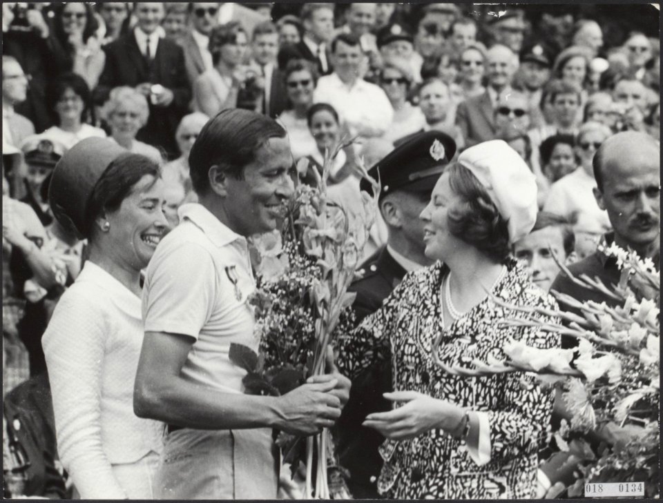 Reeks 018-0134 tm 018-0135 aankomst Claus aan de finish van de Vierdaagse, Bestanddeelnr 018-0134