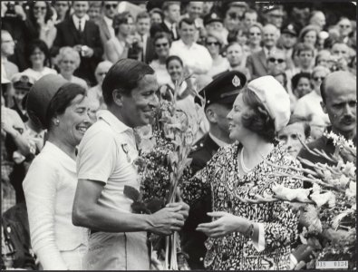 Reeks 018-0134 tm 018-0135 aankomst Claus aan de finish van de Vierdaagse, Bestanddeelnr 018-0134