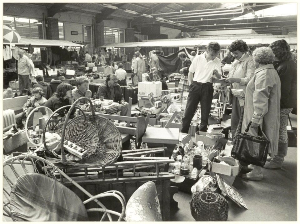 Rommelmarkt in de CNB hallen in Lisse