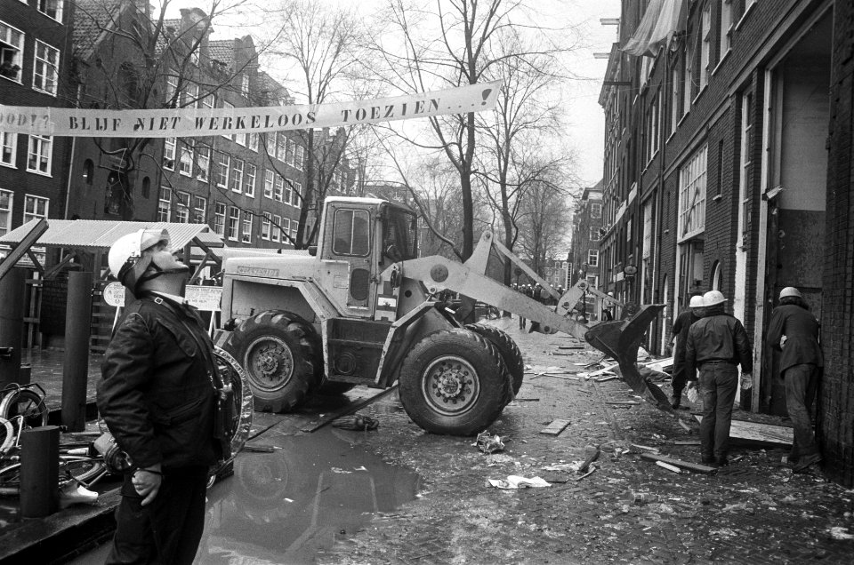Rellen bij ontruiming panden in Nieuwmarktbuurt in Amsterdam sloopwerkzaamheden, Bestanddeelnr 927-8254