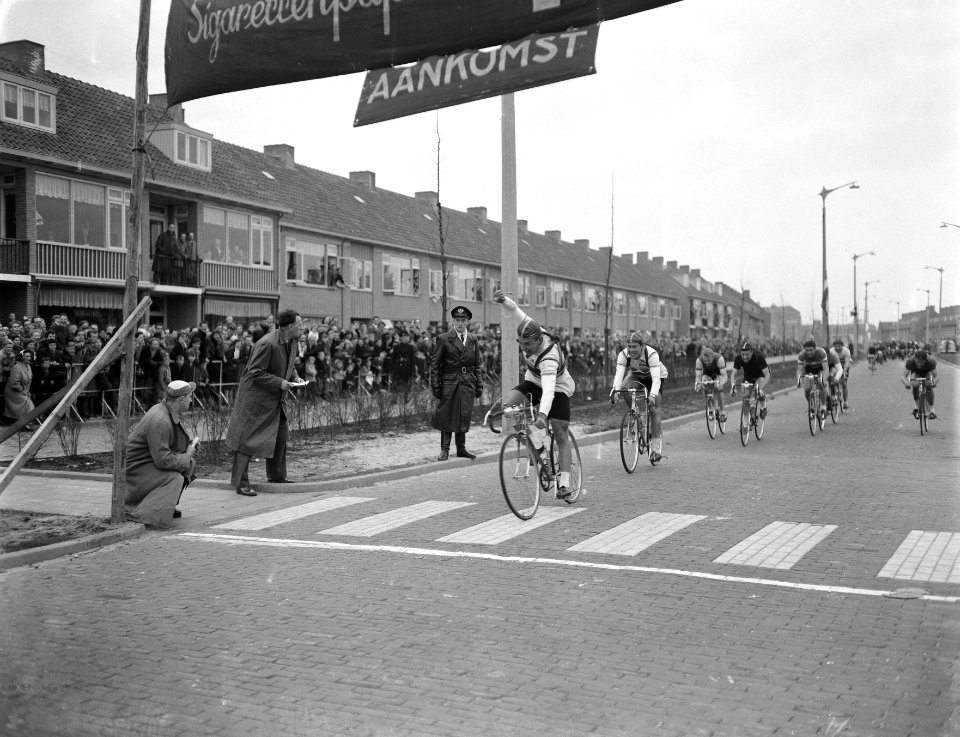 Ronde van Noord holland , wielrennen, finish belgen, Bestanddeelnr 907-0637