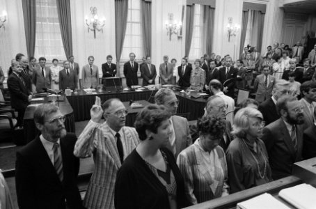 Regeringsverklaring kabinet Lubbers-II beediging van nieuwe kamerleden met op d, Bestanddeelnr 933-7187